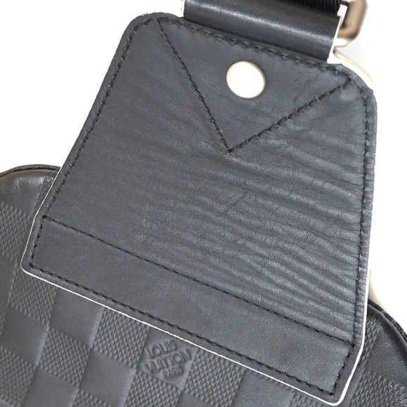 Louis Vuitton Avenue Sling Bag - Picture 14 of 15